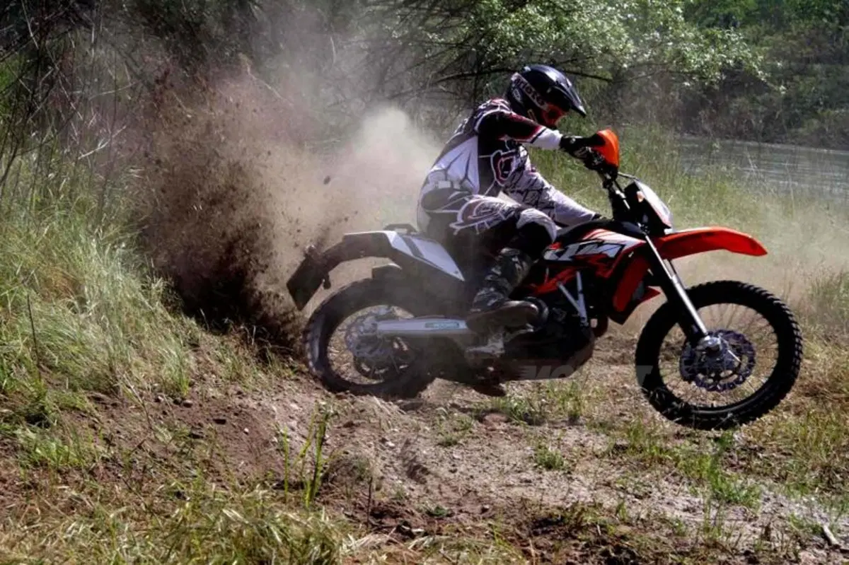 KTM 690 Enduro R   (2)