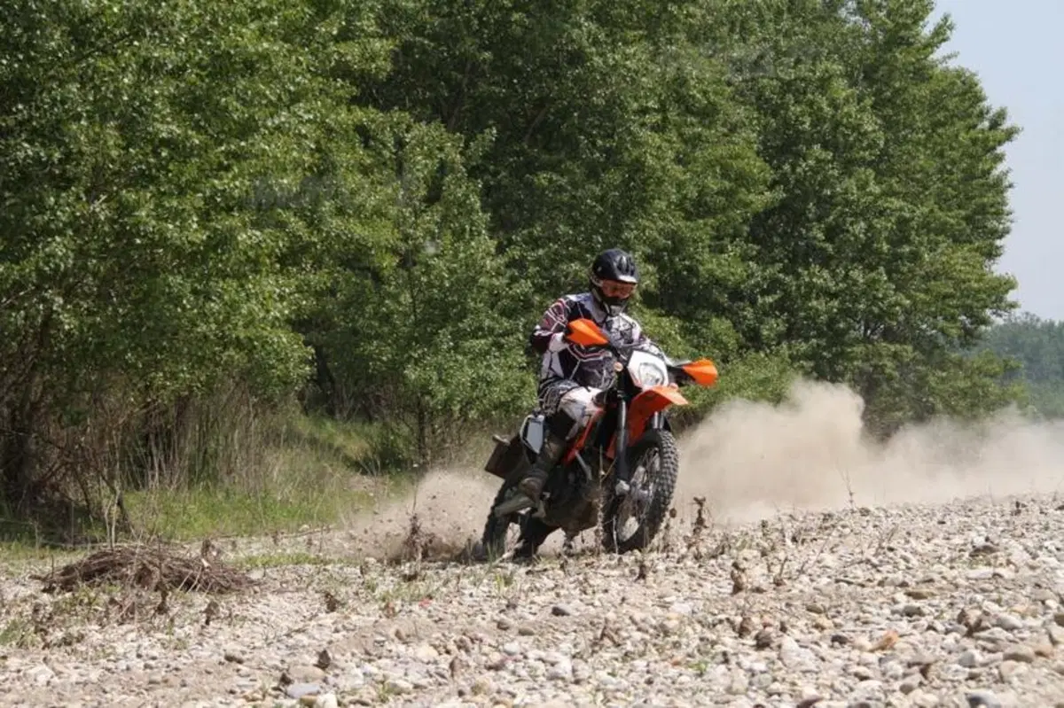 KTM 690 Enduro R   (5)