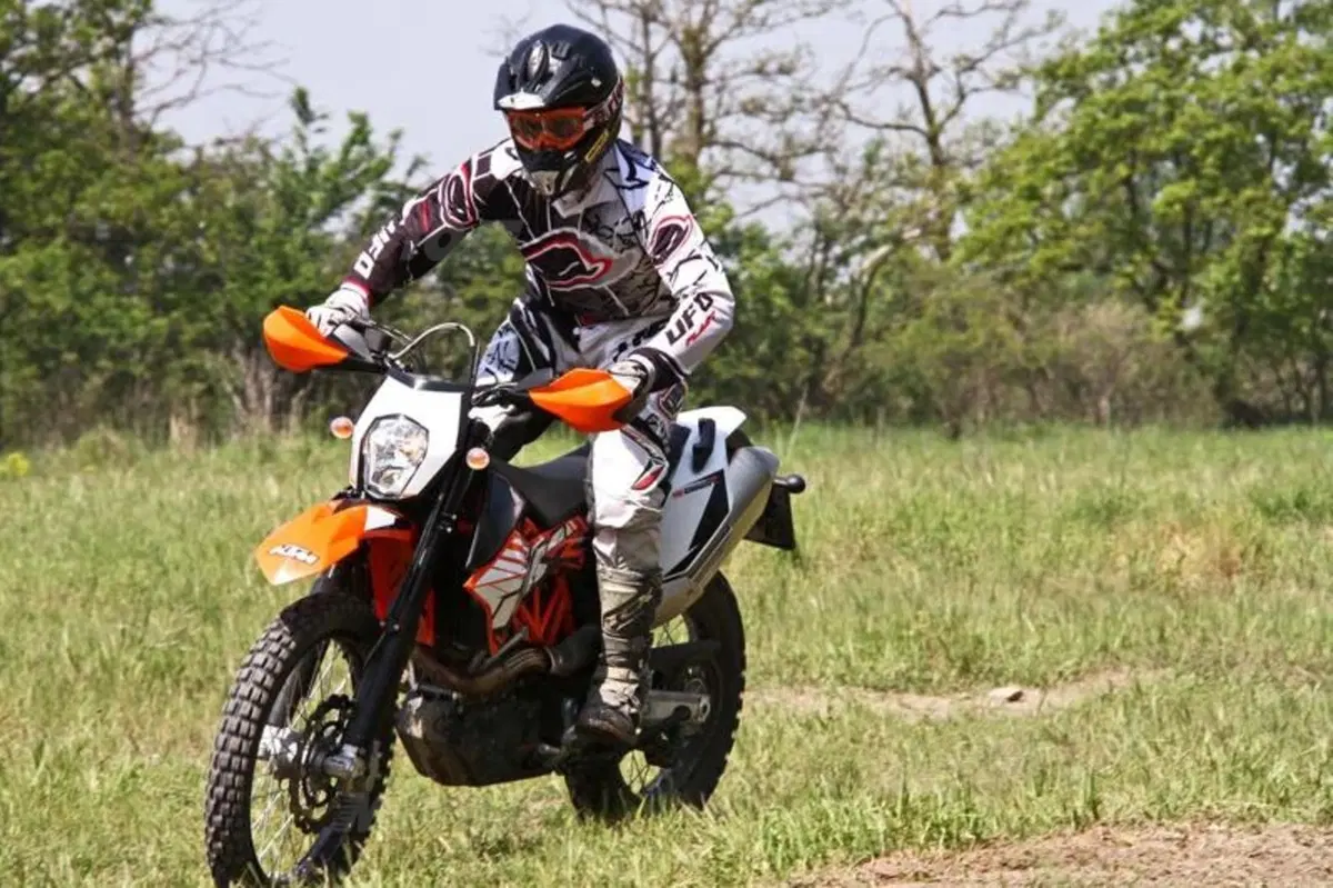 KTM 690 Enduro R   (6)