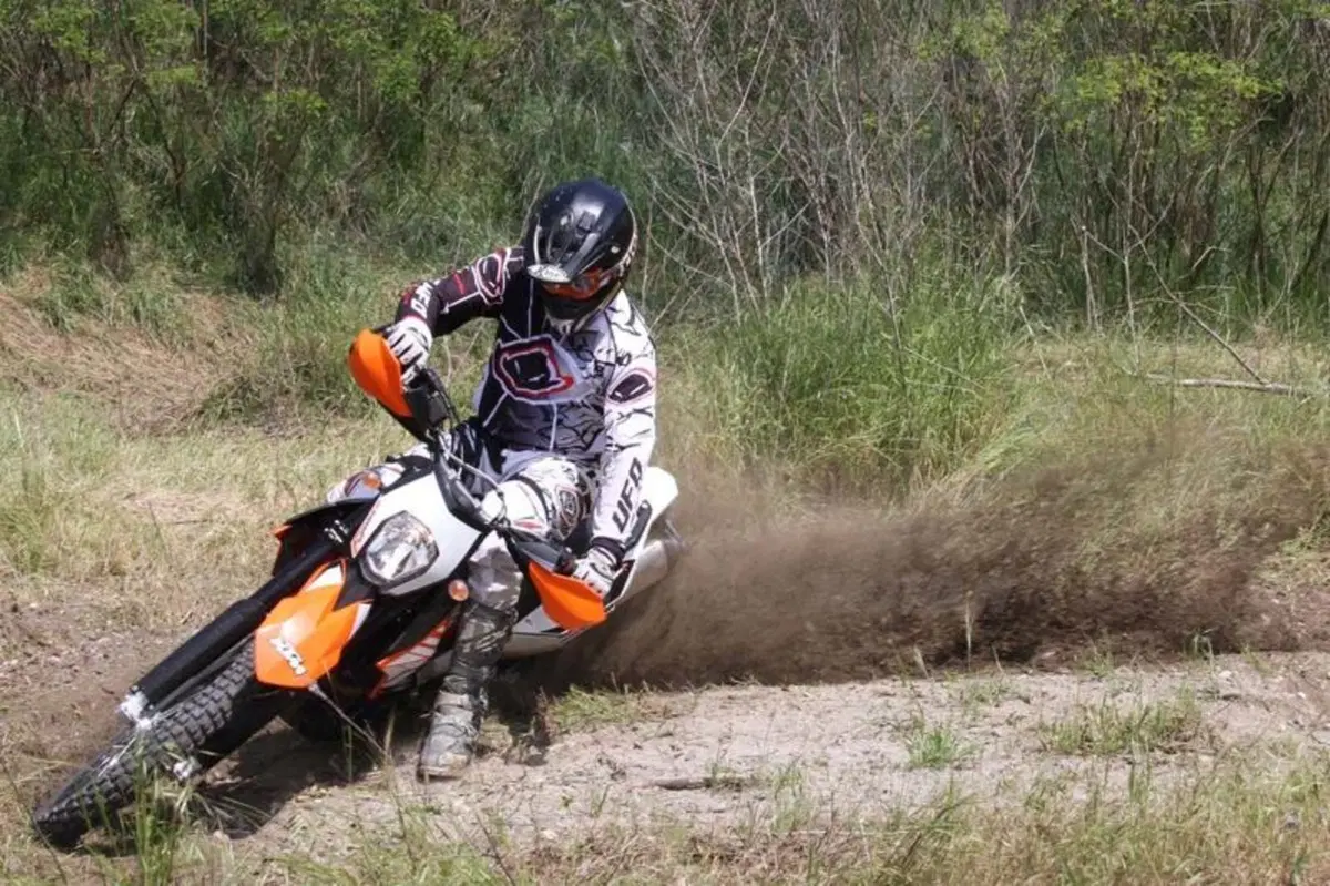 KTM 690 Enduro R   (7)
