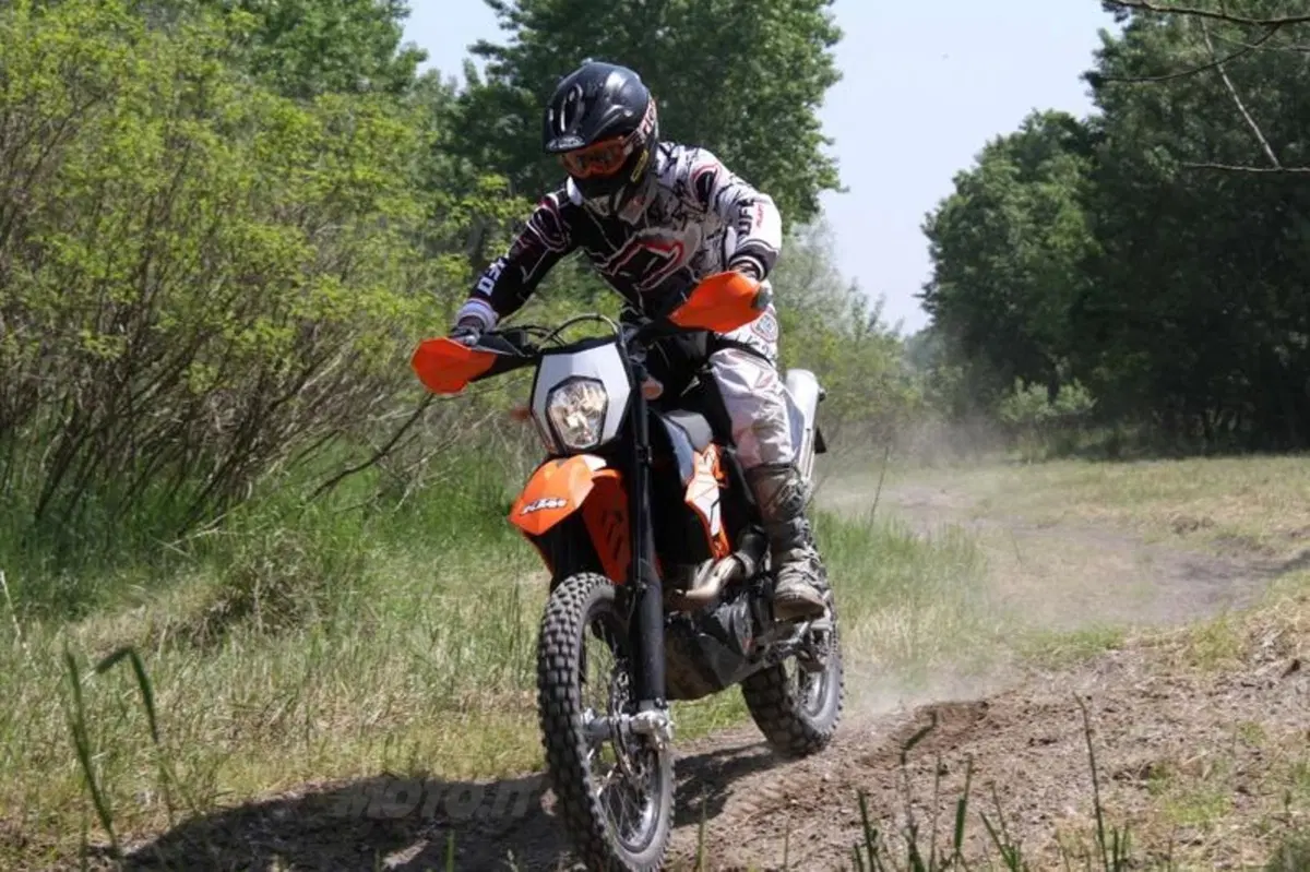KTM 690 Enduro R   (8)