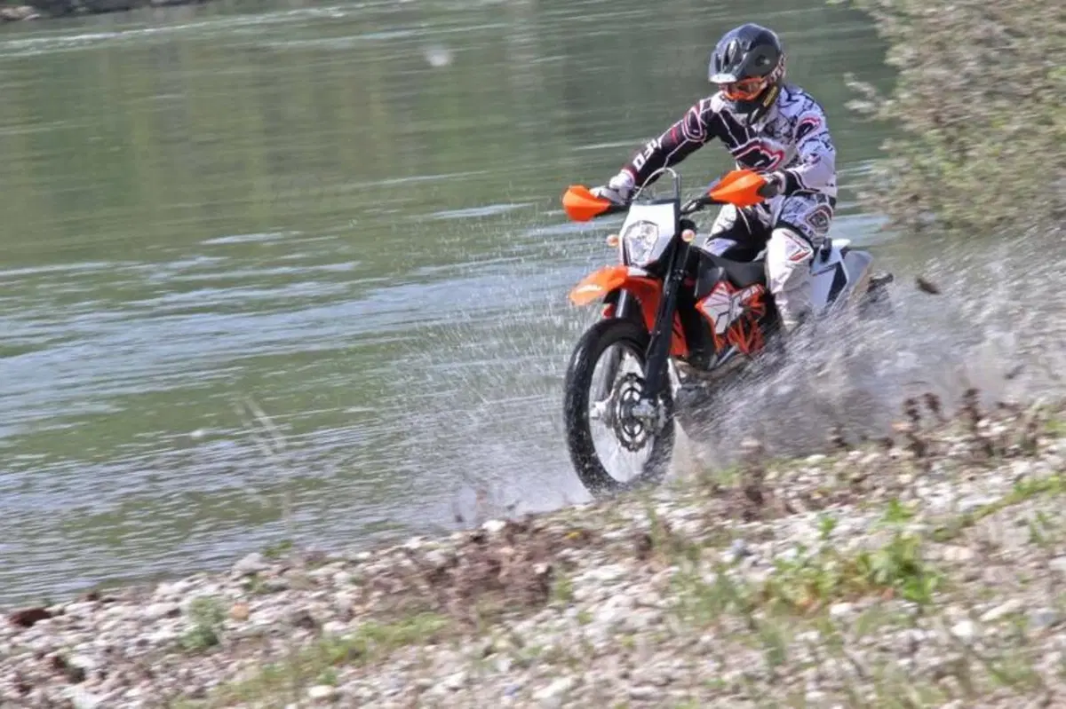 KTM 690 Enduro R   (9)