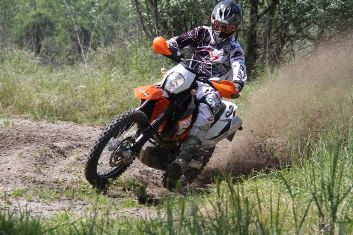 KTM 690 Enduro R   (12)