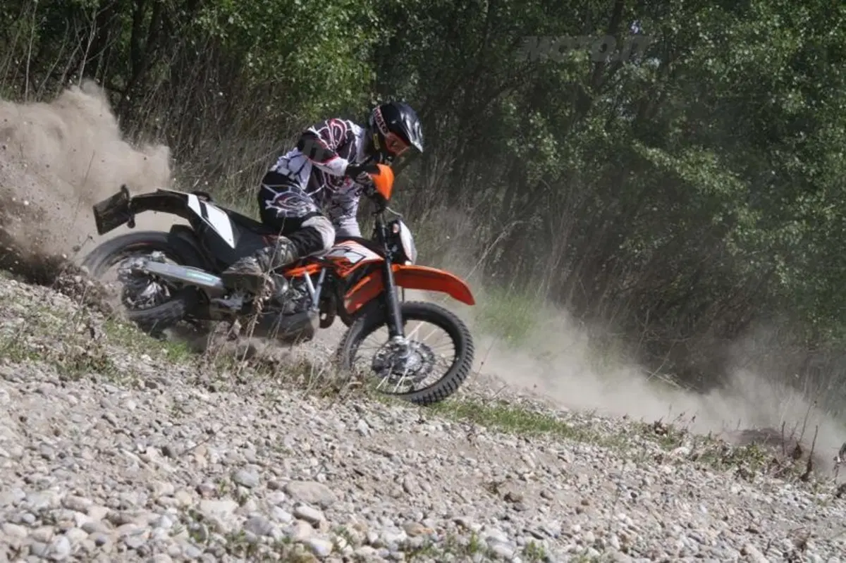 KTM 690 Enduro R   (16)