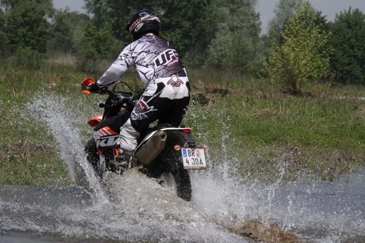 KTM 690 Enduro R   (18)