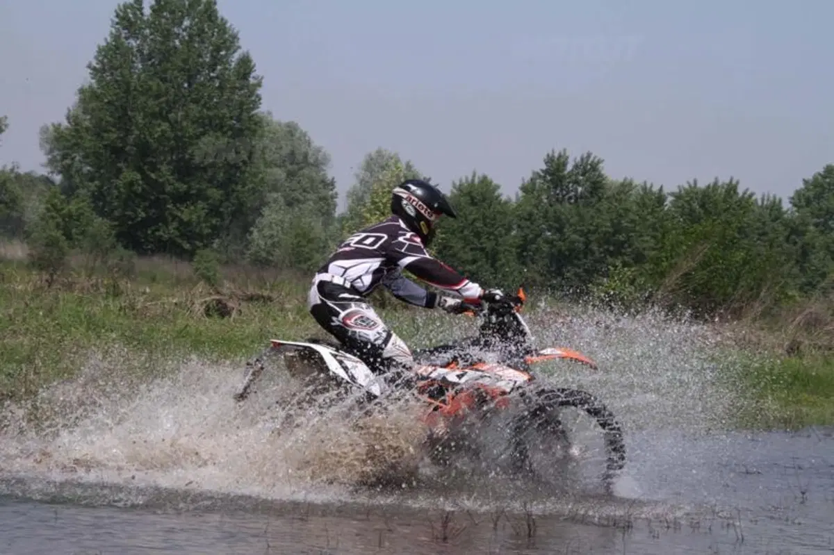 KTM 690 Enduro R   (19)