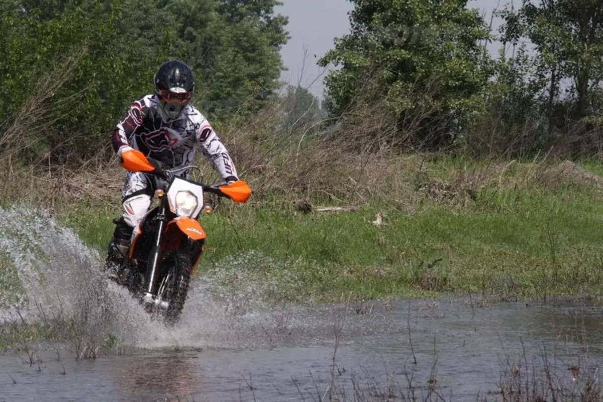 KTM 690 Enduro R   (20)