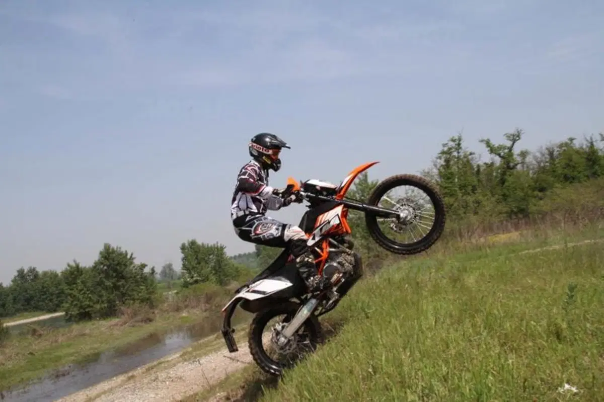 KTM 690 Enduro R   (22)