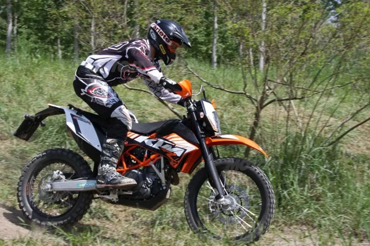 KTM 690 Enduro R   (24)