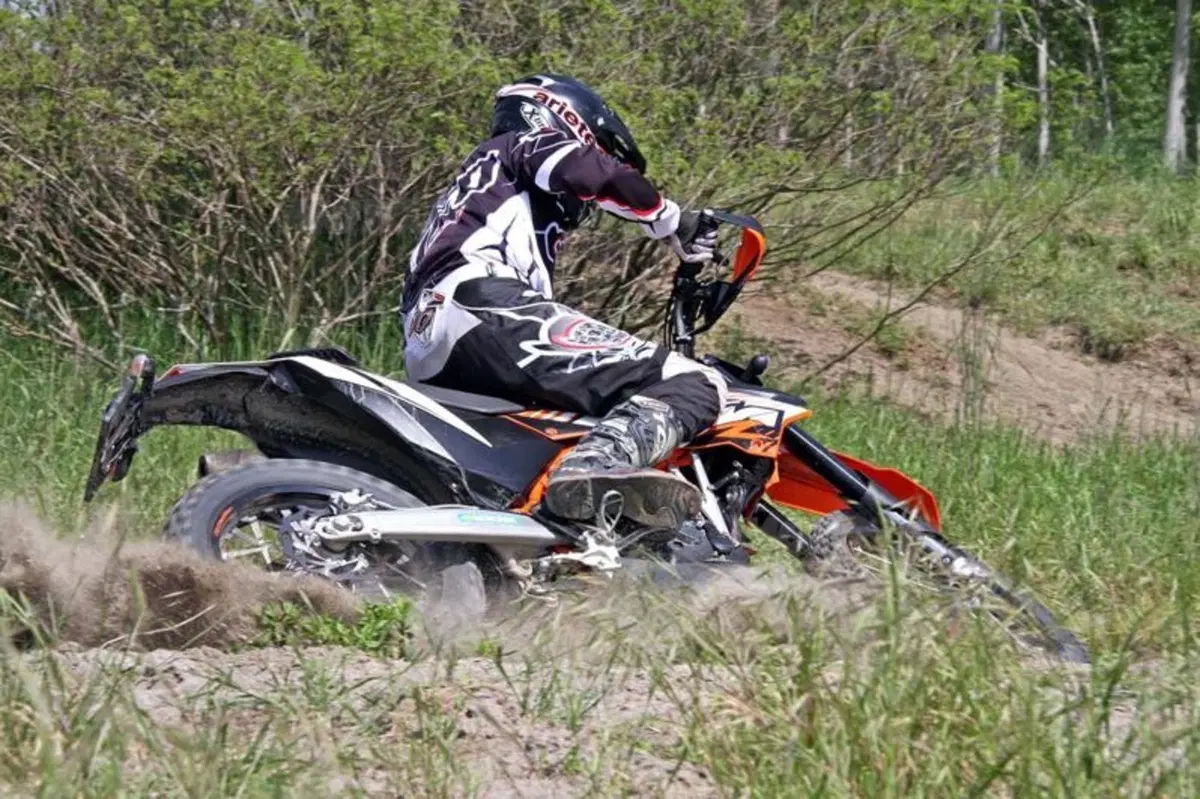 KTM 690 Enduro R   (28)
