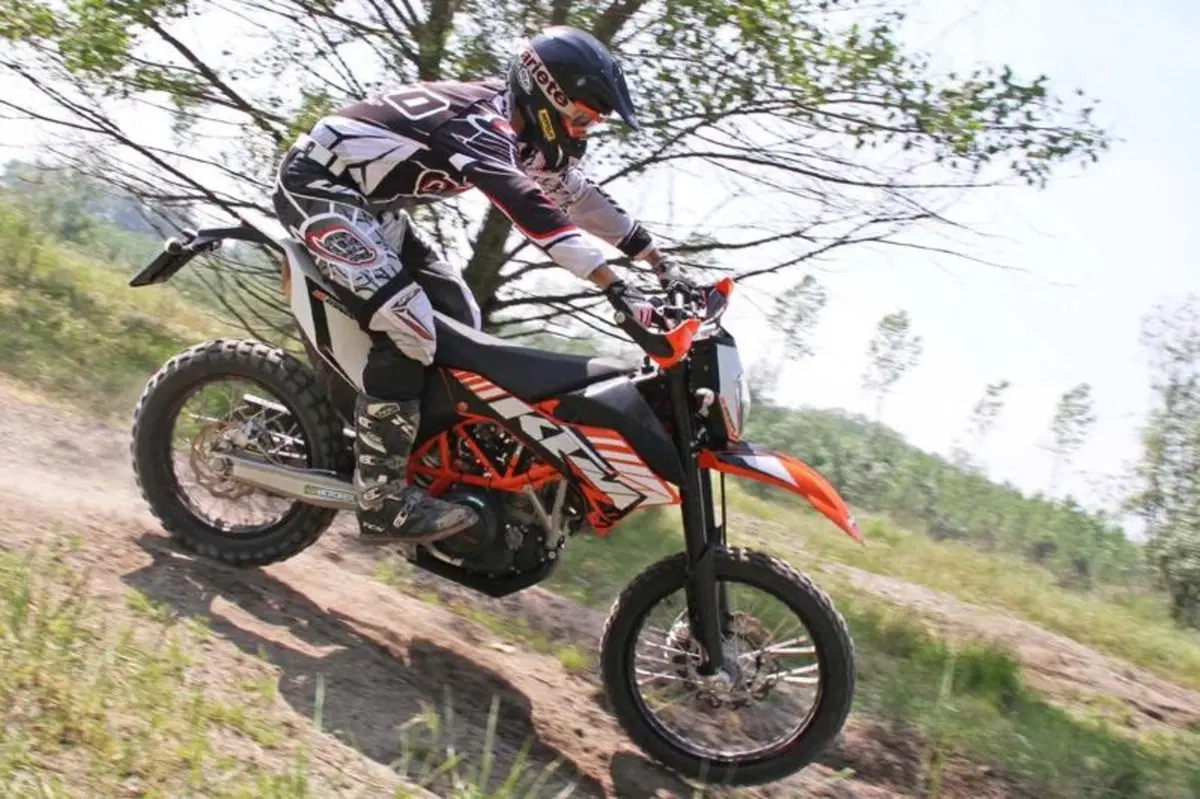KTM 690 Enduro R   (30)