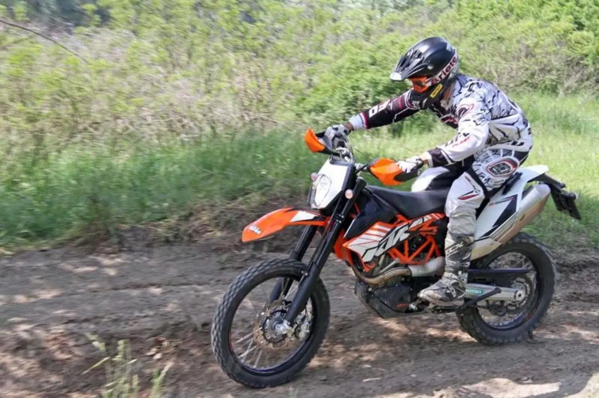 KTM 690 Enduro R   (32)