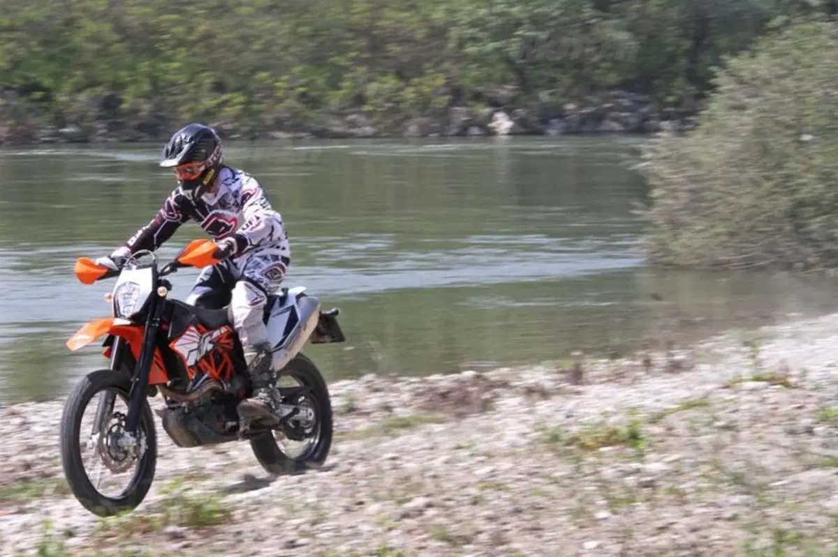 KTM 690 Enduro R   (33)