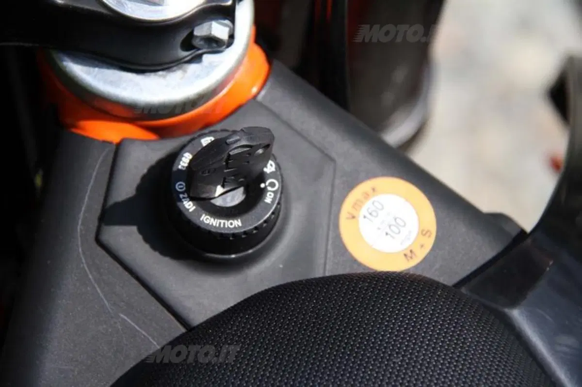 KTM 690 Enduro R   (62)
