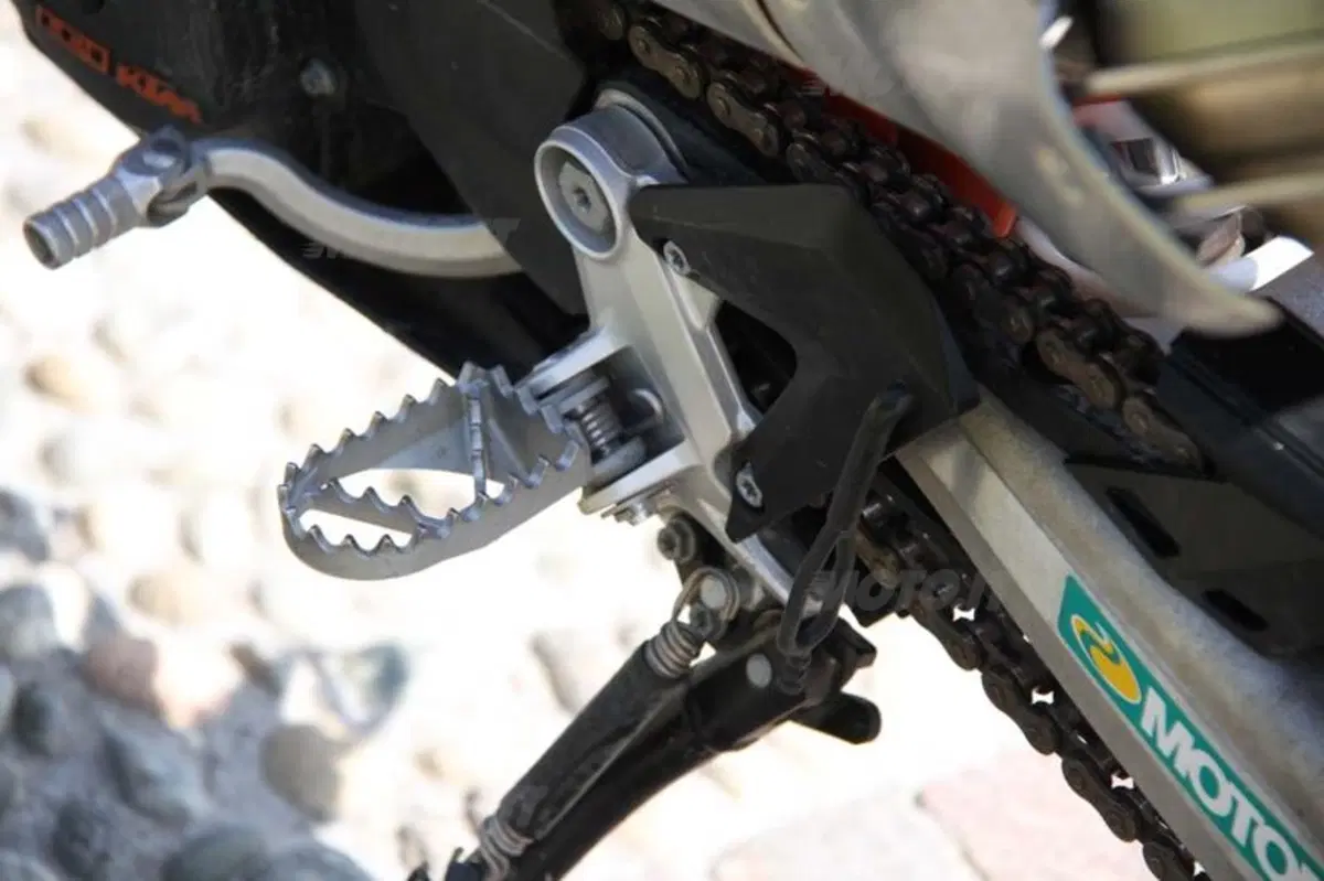 KTM 690 Enduro R   (63)