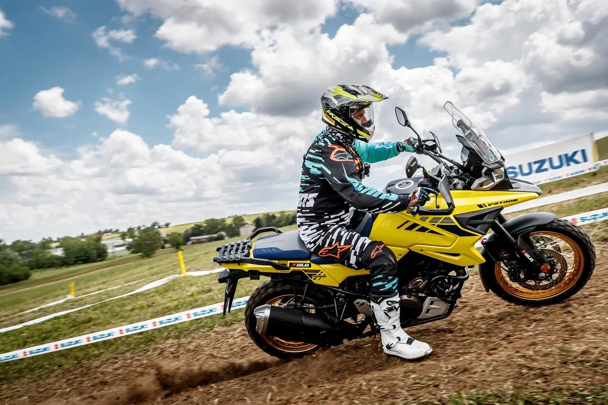 Suzuki V-Strom Academy, a scuopla di fuoristrada con la V-Strom 1050 (2)