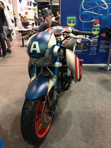 Le strane di Moto.it: Honda VFR 800 Captain America (2)