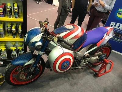 Le strane di Moto.it: Honda VFR 800 Captain America
