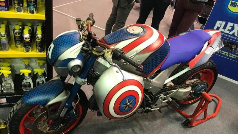 Le strane di Moto.it: Honda VFR 800 Captain America