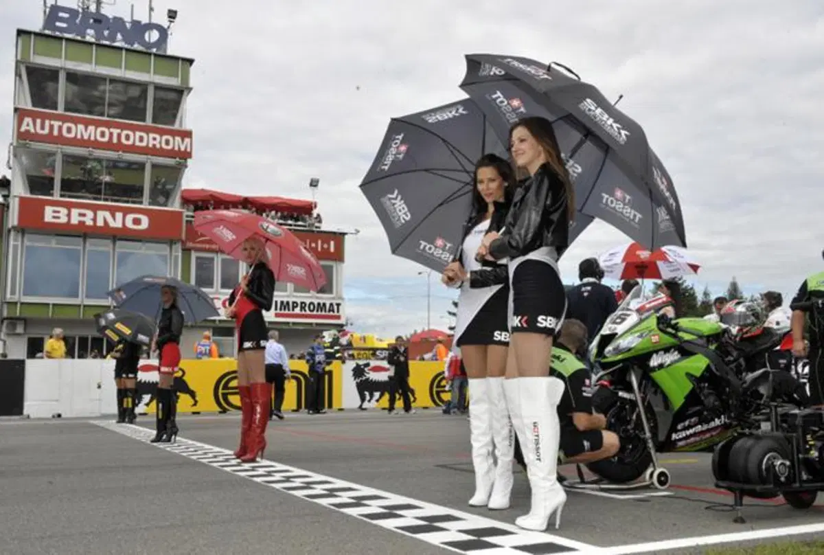 Le girls del GP della Repubblica Ceca (9)
