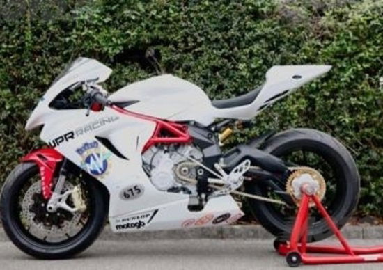 MV Agusta F3, pronto il debutto in gara