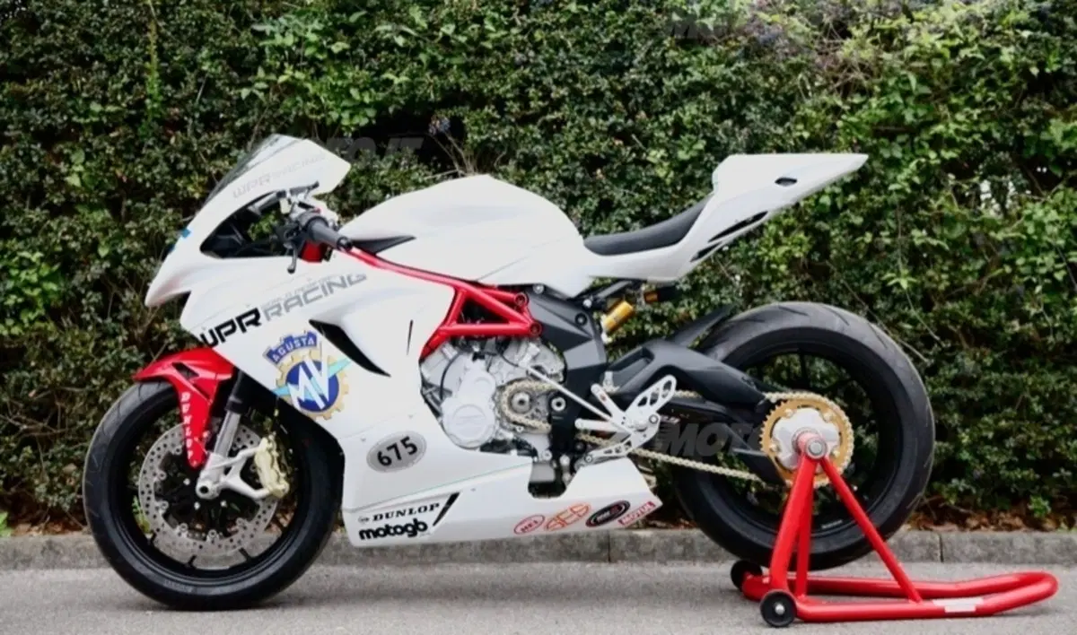 MV Agusta F3, pronto il debutto in gara (2)