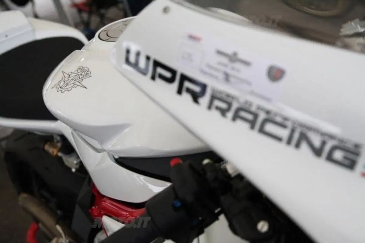 MV Agusta F3, pronto il debutto in gara (4)