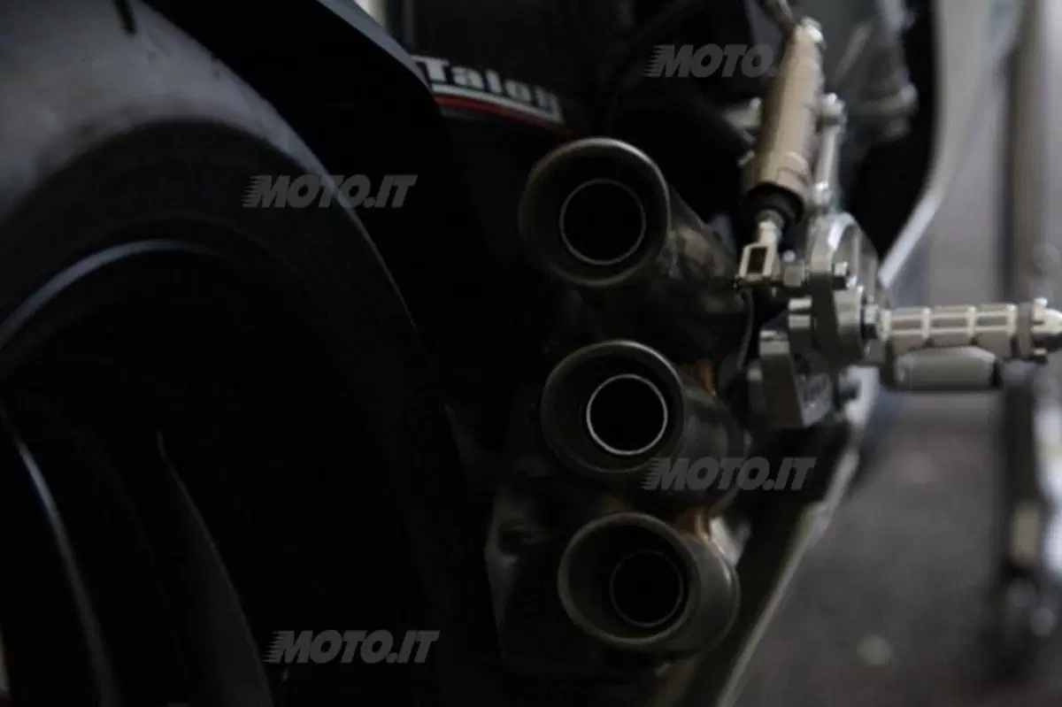 MV Agusta F3, pronto il debutto in gara (5)