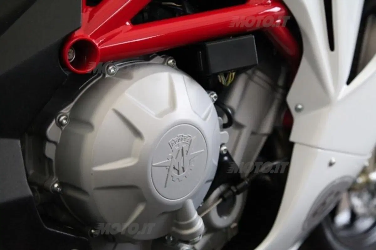 MV Agusta F3, pronto il debutto in gara (6)