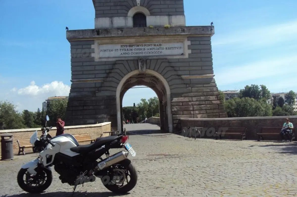 Turismo. La Roma che non ti aspetti, in moto (12)