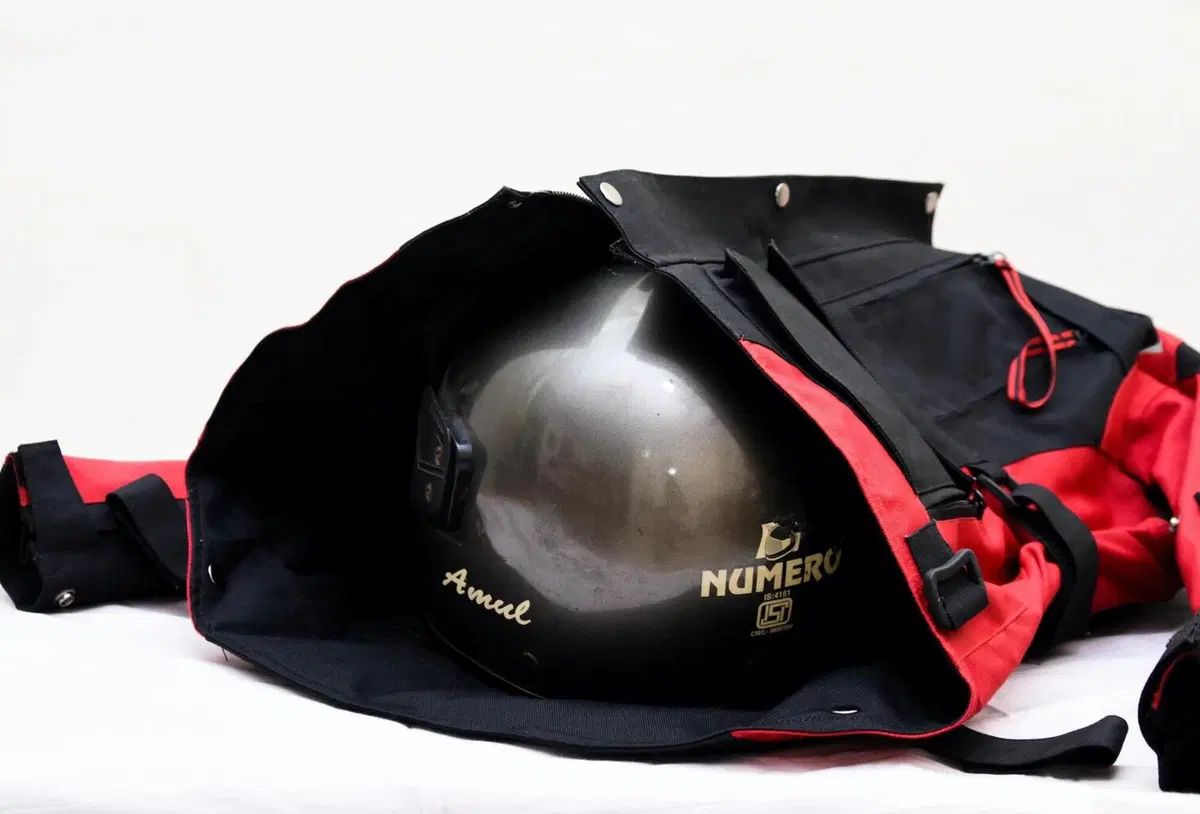 Ulka Hakkit Forever: la giacca moto che diventa zaino (5)