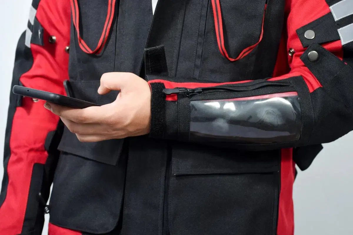Ulka Hakkit Forever: la giacca moto che diventa zaino (10)