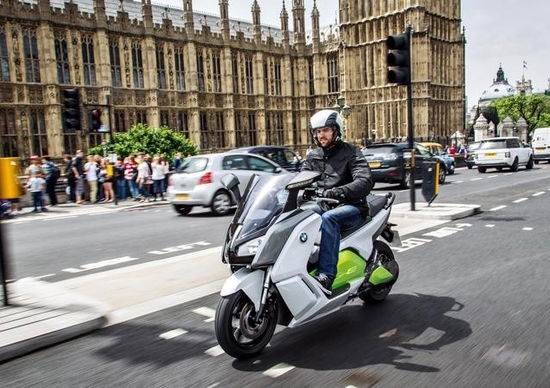 BMW C-Evolution, l'elettrico debutta in società