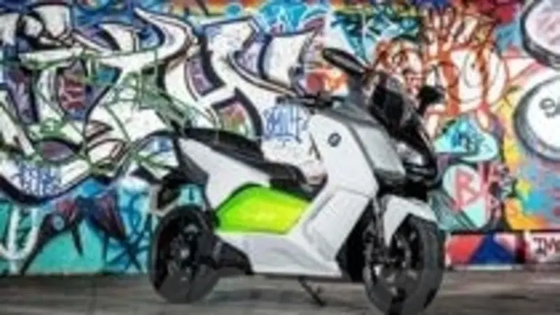 BMW C-Evolution, l'elettrico debutta in societ&agrave;