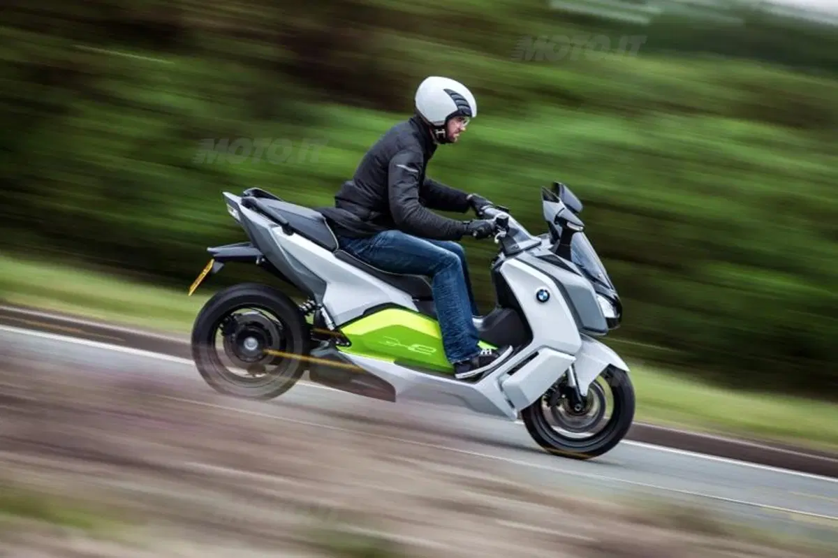 BMW C-Evolution, l'elettrico debutta in società