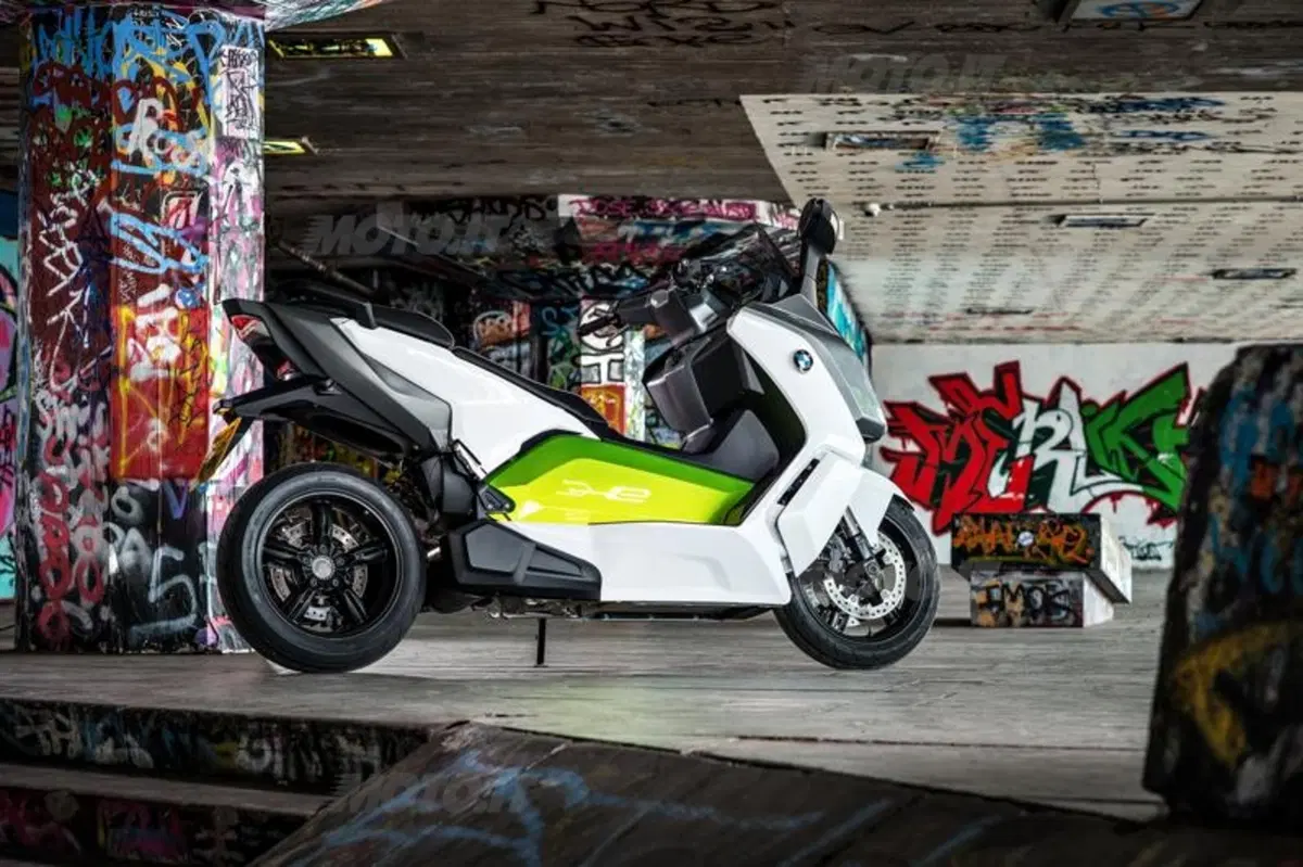 BMW C-Evolution, l'elettrico debutta in società (4)