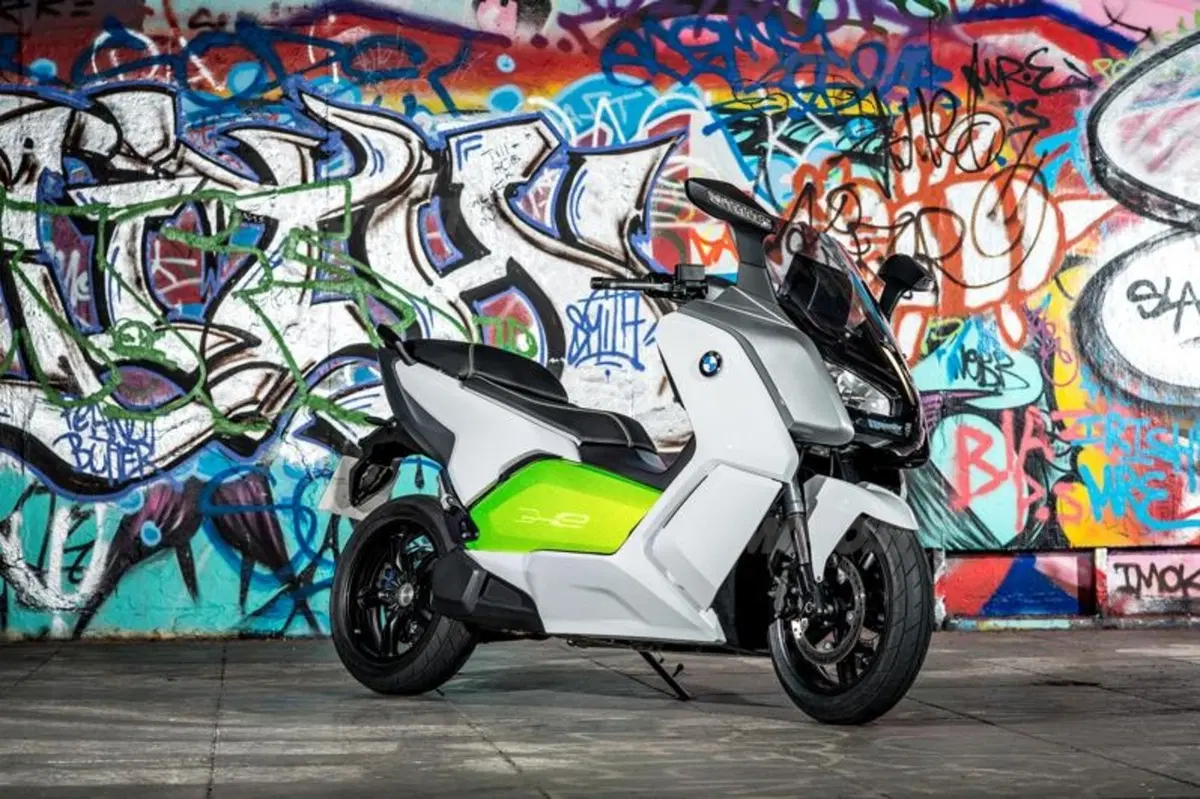 BMW C-Evolution, l'elettrico debutta in società (5)