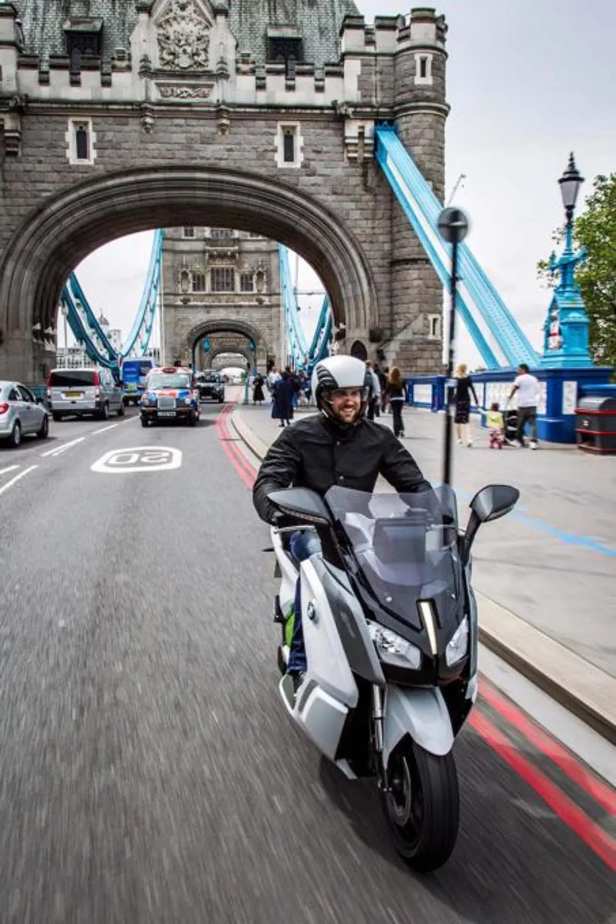 BMW C-Evolution, l'elettrico debutta in società (8)
