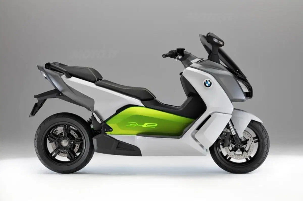 BMW C-Evolution, l'elettrico debutta in società (12)