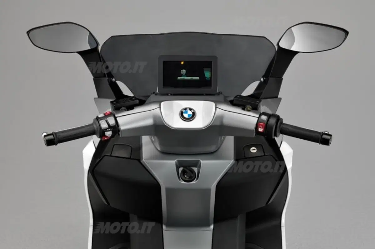 BMW C-Evolution, l'elettrico debutta in società (14)
