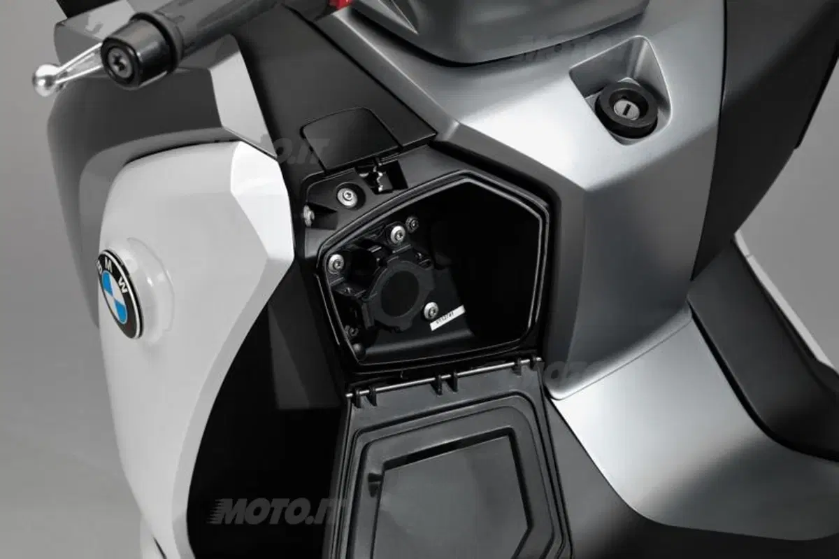 BMW C-Evolution, l'elettrico debutta in società (15)