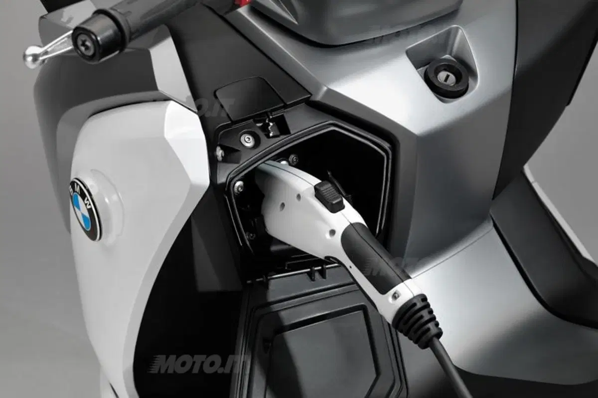 BMW C-Evolution, l'elettrico debutta in società (16)