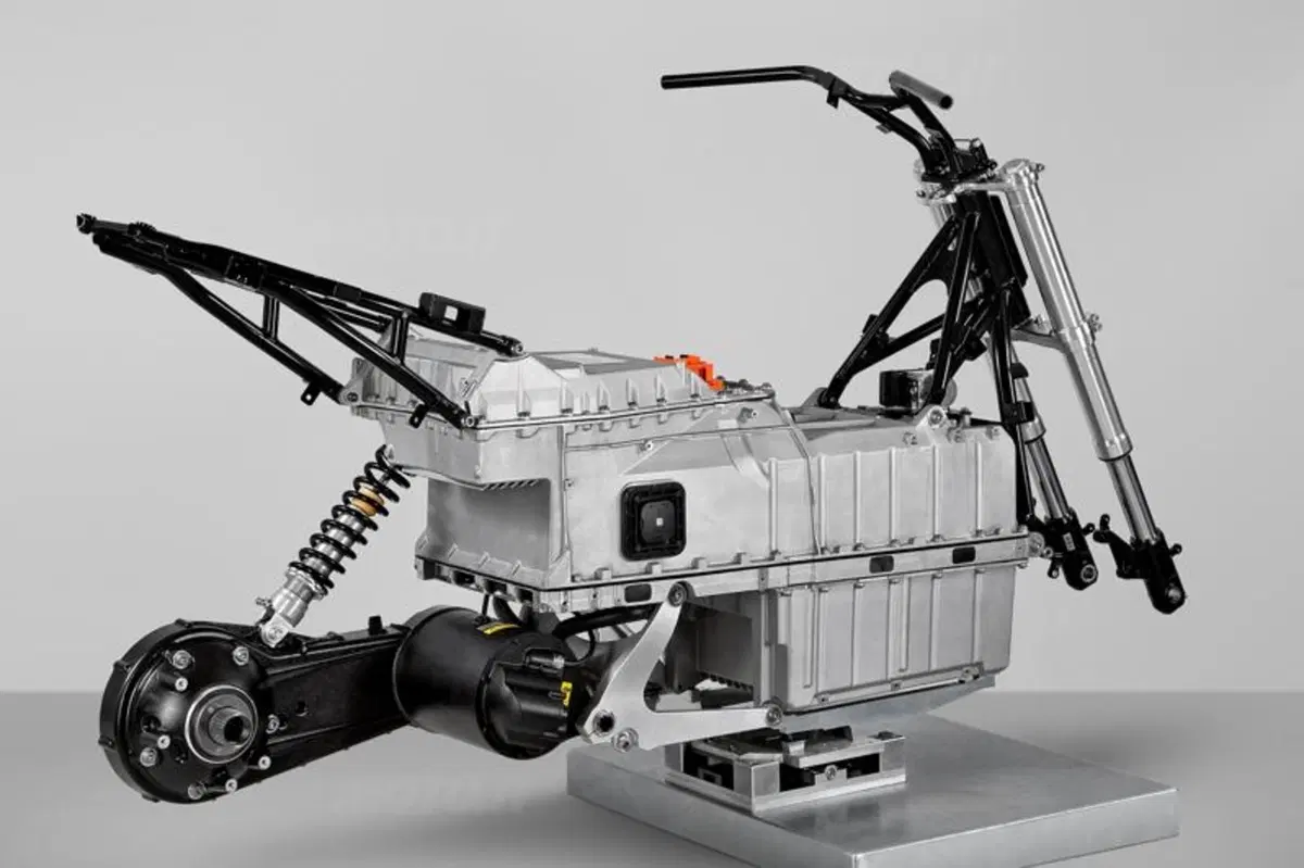 BMW C-Evolution, l'elettrico debutta in società (21)