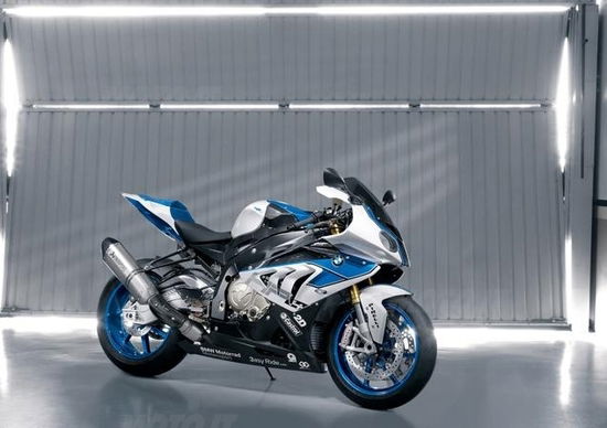 BMW HP4: arriva una S1000RR ancora più prestante!