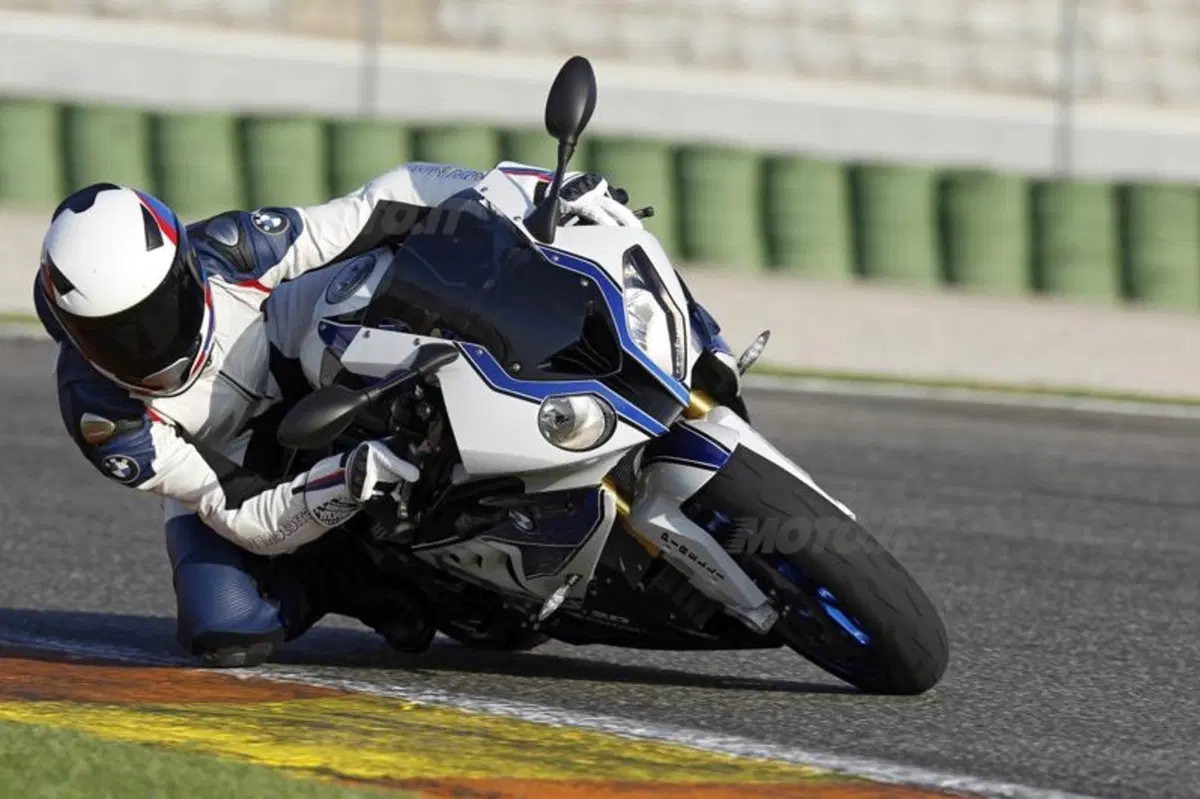 BMW HP4: arriva una S1000RR ancora più prestante!