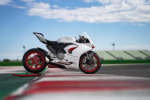 Ducati Panigale V2 White Rosso. 155 cavalli di carattere