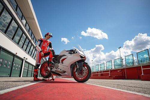 Ducati Panigale V2 White Rosso. 155 cavalli di carattere (9)