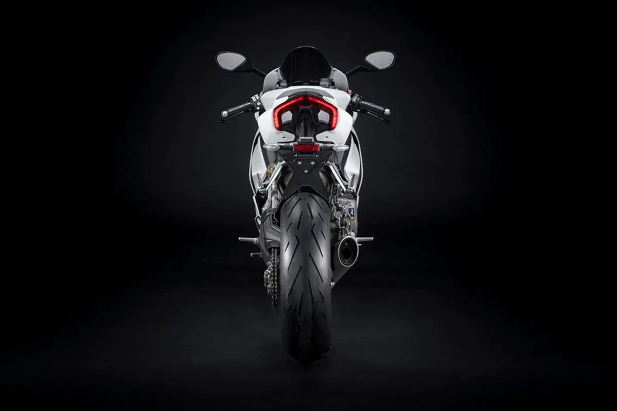 Ducati Panigale V2 White Rosso. 115 cavalli di carattere (8)