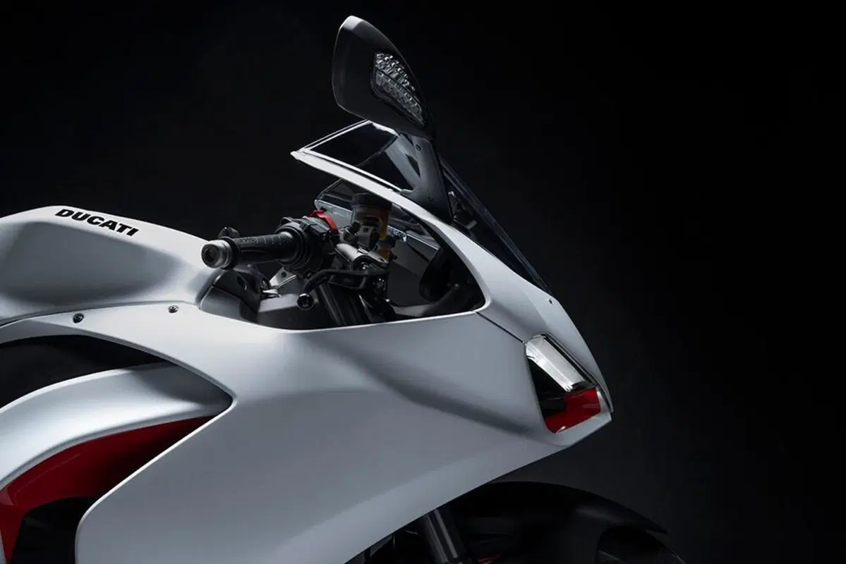 Ducati Panigale V2 White Rosso. 115 cavalli di carattere (10)