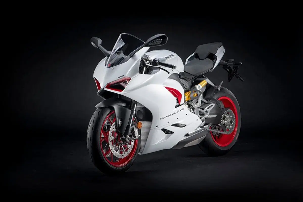 Ducati Panigale V2 White Rosso. 115 cavalli di carattere (2)